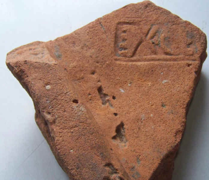 wpe329.jpg (40267 bytes)